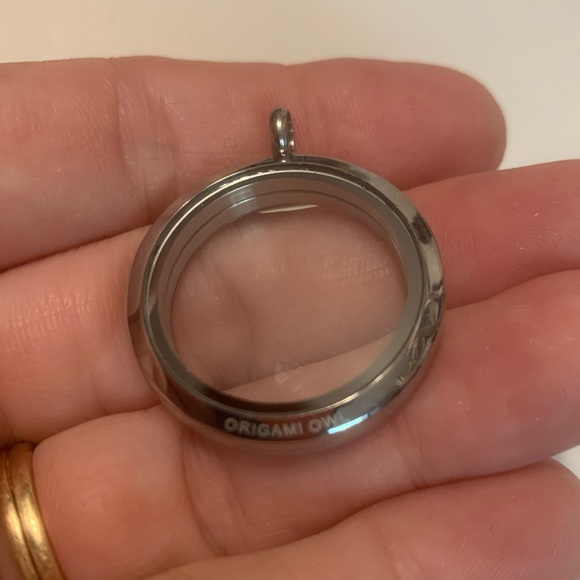 Authentic Origami Owl Large Hinged Silver Legacy Living Locket NWT in Box - Picture 2 of 10